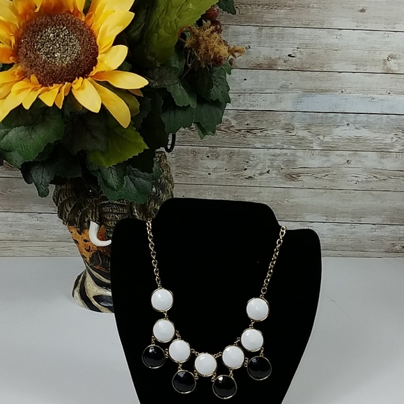 Cookie Lee, Black and White stone necklace. - Picture 3 of 5